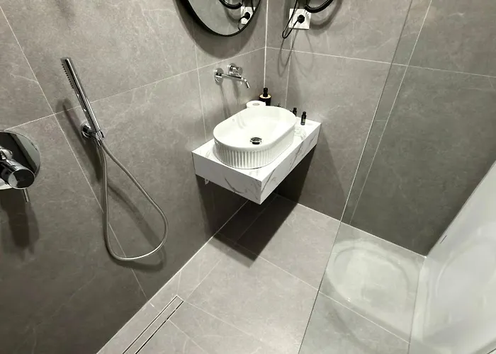 Metali 3* Sarandë