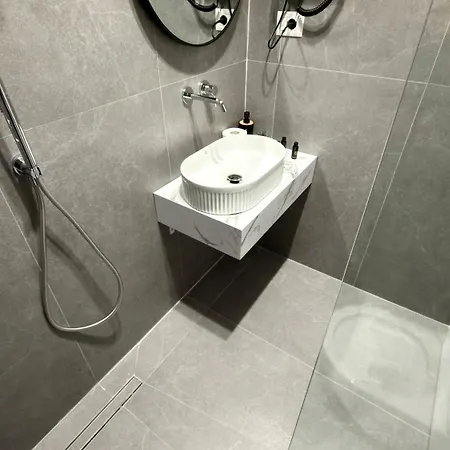 Metali 3* Sarandë