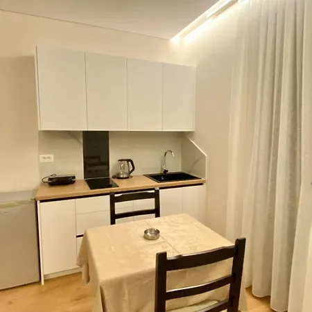 Metali - Centre ホテル Sarandë